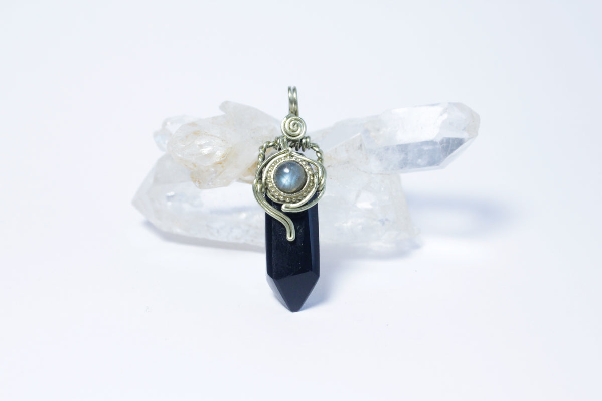 Inner fire -kivikärkiriipus by Natural vibrations jewelry