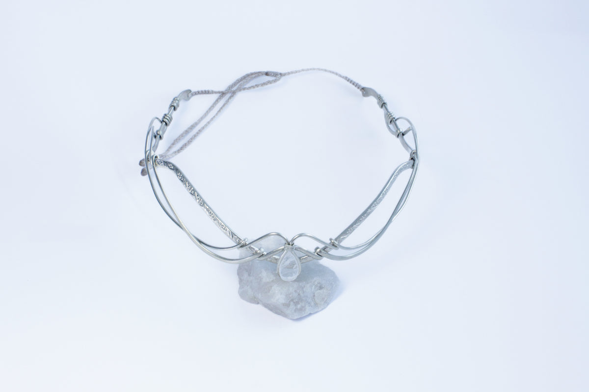 Aura -tiara vuorikristallilla by Natural vibrations jewelry