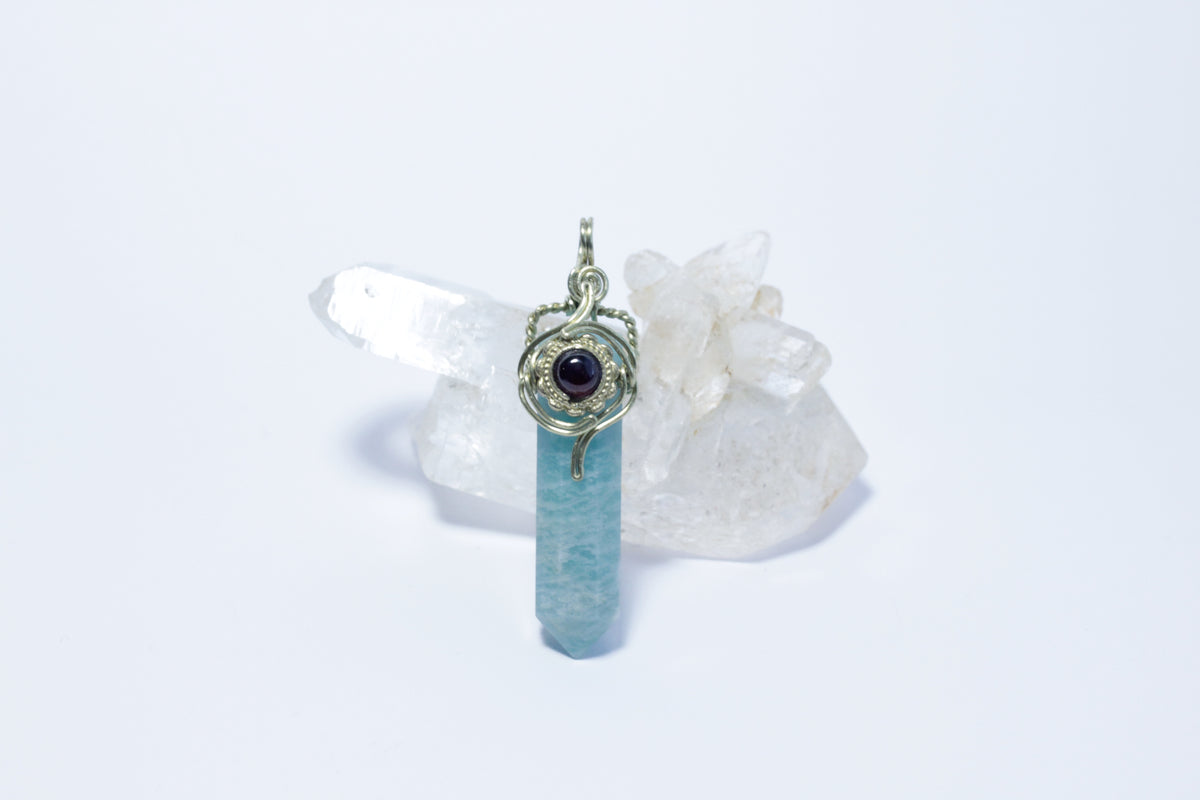 Inner fire -kivikärkiriipus by Natural vibrations jewelry