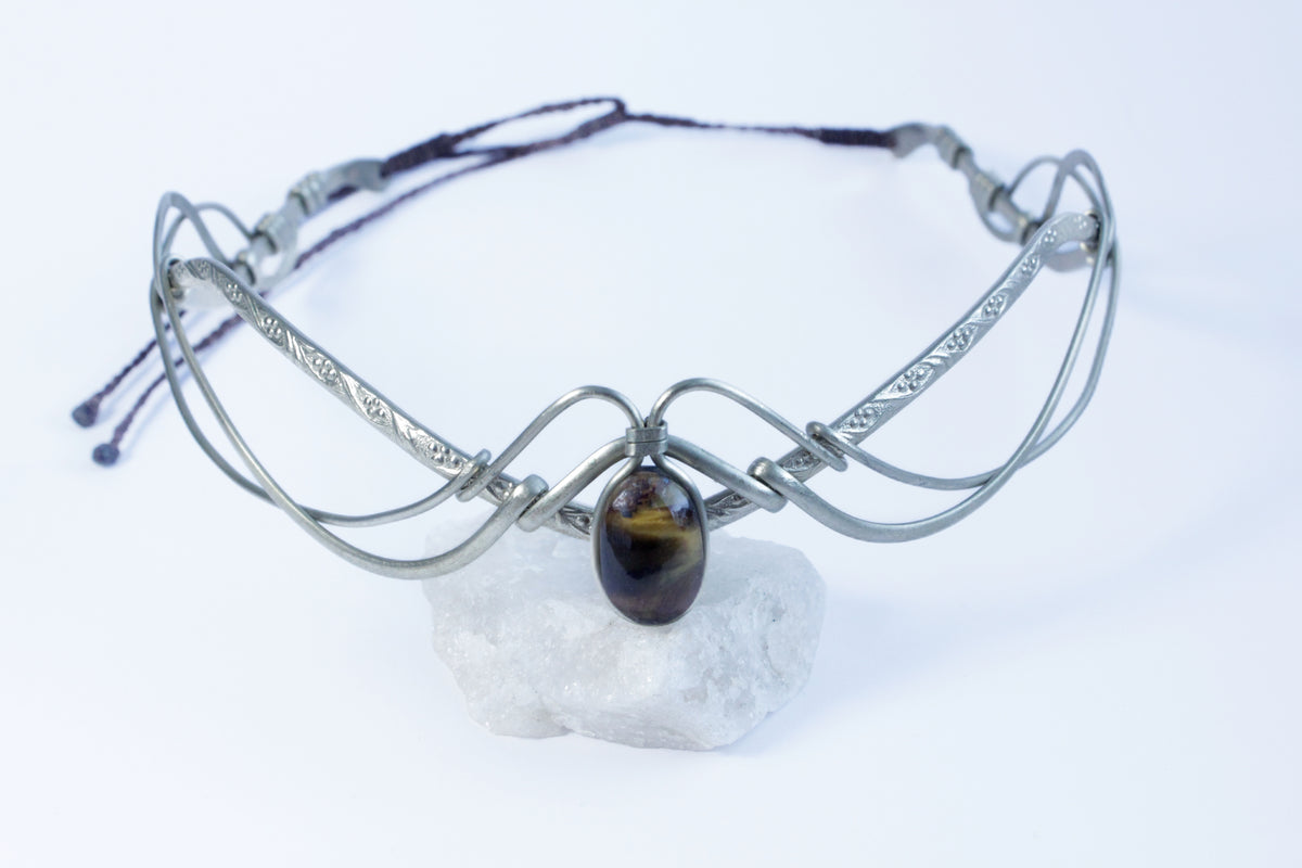 Aura -tiara tiikerinsilmällä by Natural vibrations jewelry