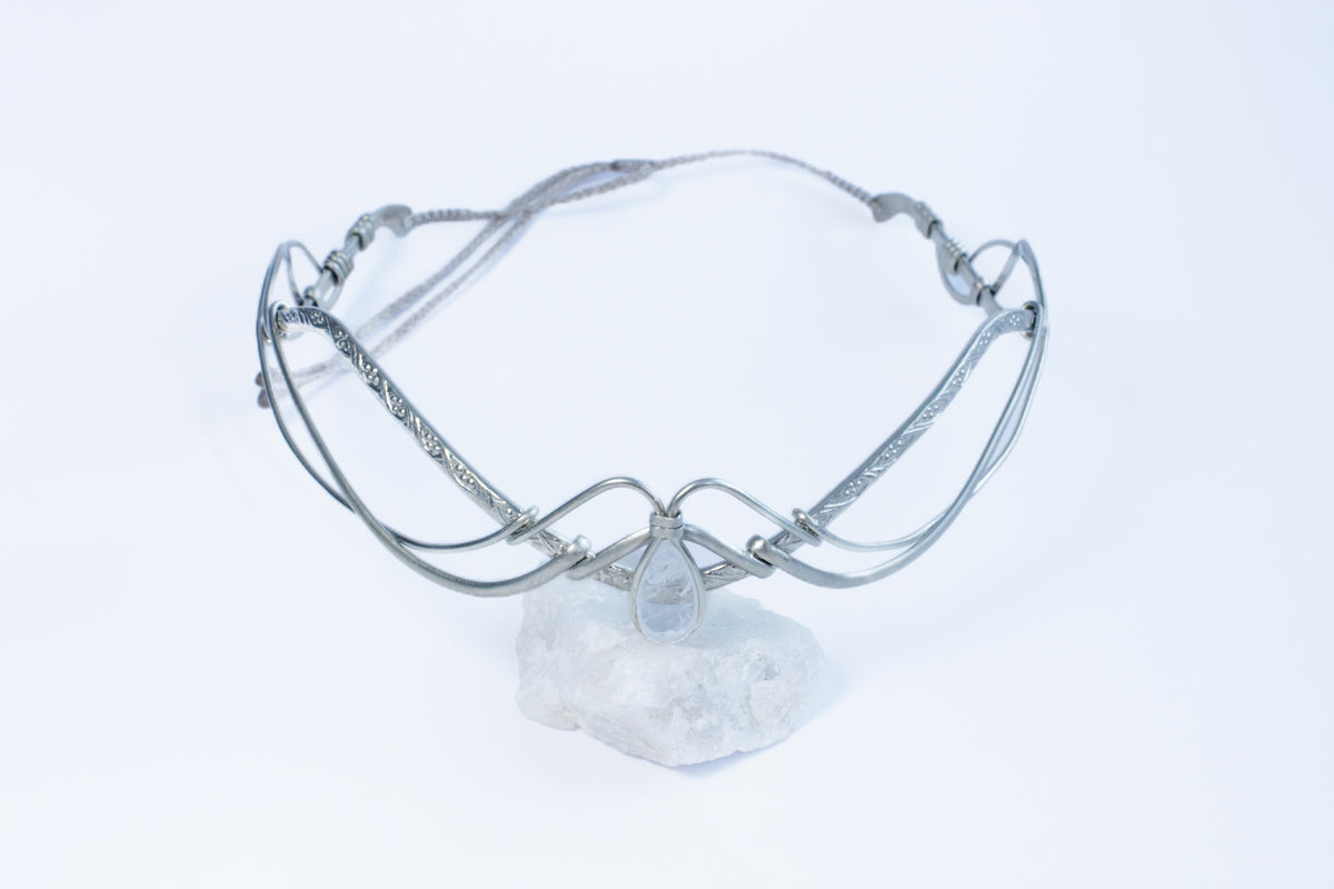 Aura -tiara vuorikristallilla by Natural vibrations jewelry