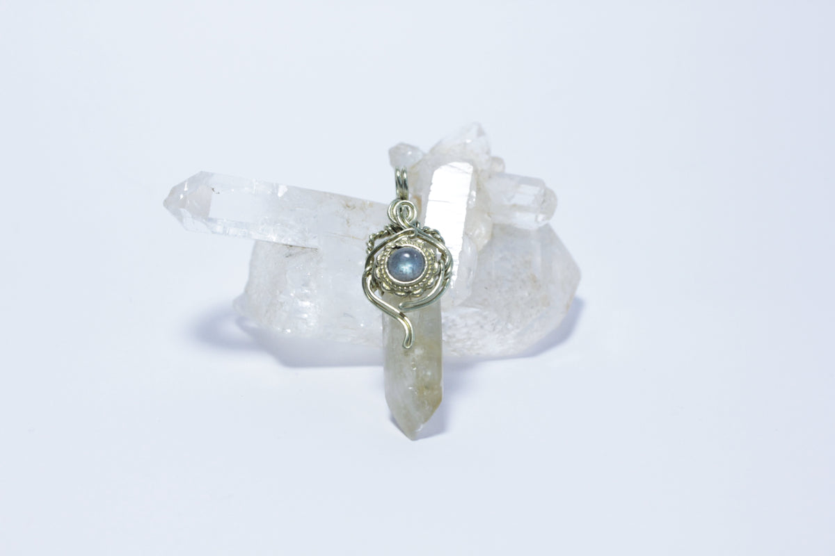 Inner fire -kivikärkiriipus by Natural vibrations jewelry