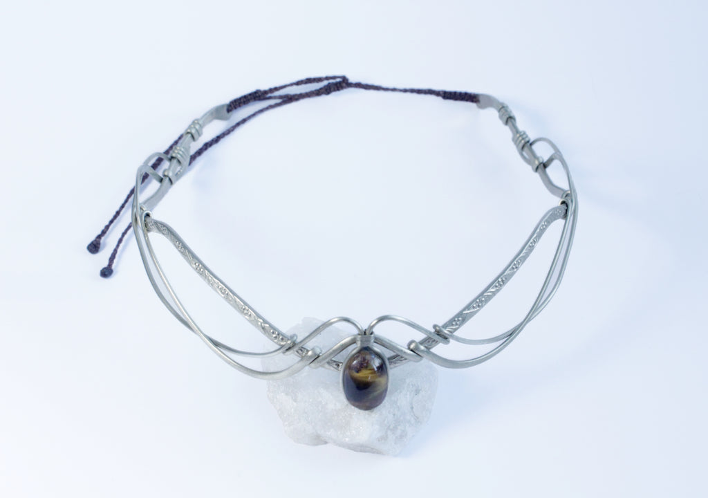 Aura -tiara tiikerinsilmällä by Natural vibrations jewelry
