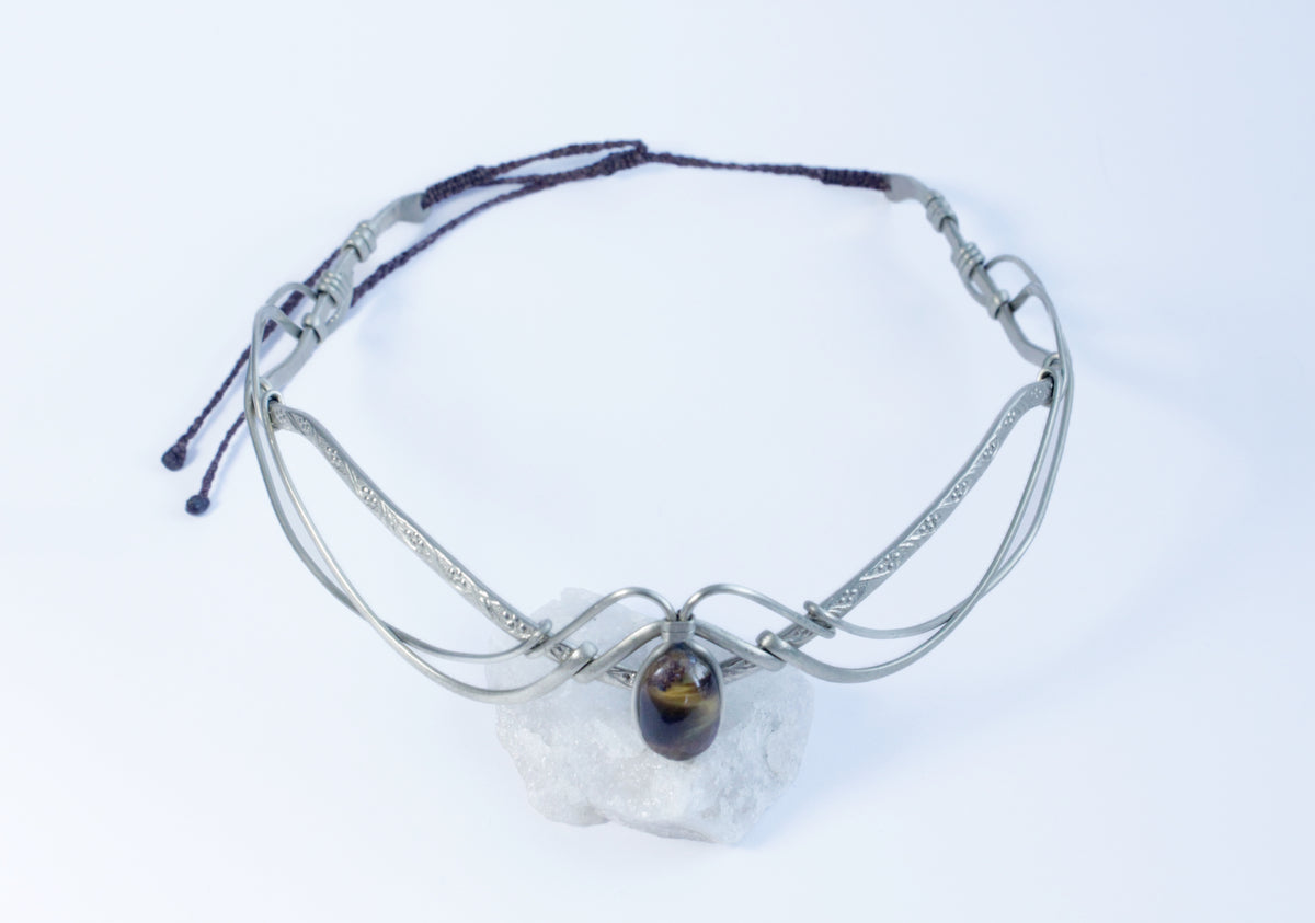 Aura -tiara tiikerinsilmällä by Natural vibrations jewelry