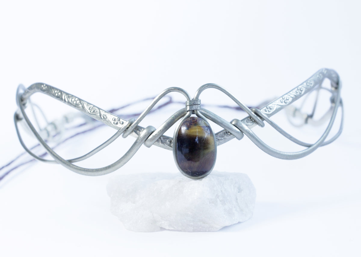 Aura -tiara tiikerinsilmällä by Natural vibrations jewelry