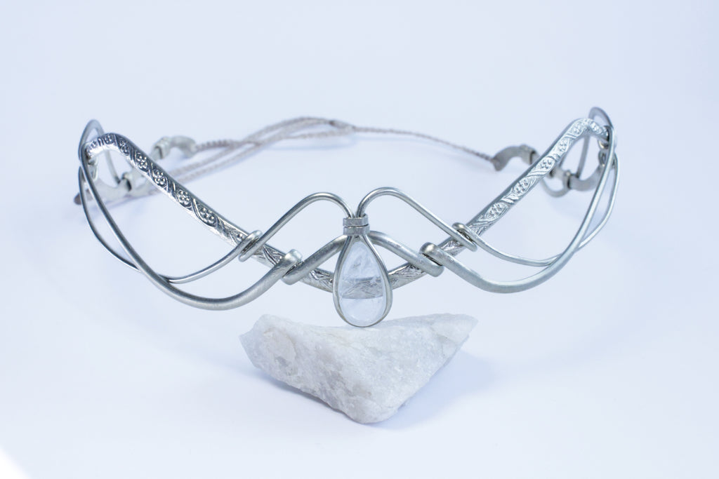 Aura -tiara vuorikristallilla by Natural vibrations jewelry