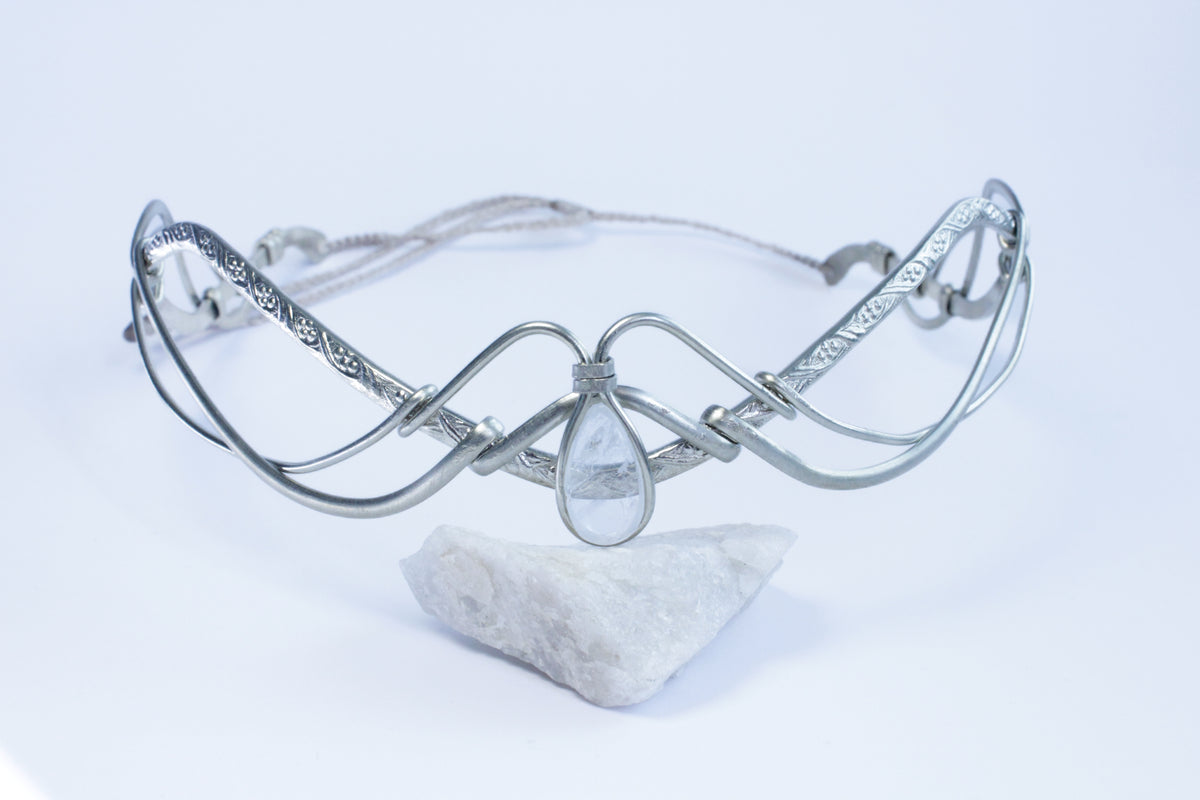 Aura -tiara vuorikristallilla by Natural vibrations jewelry