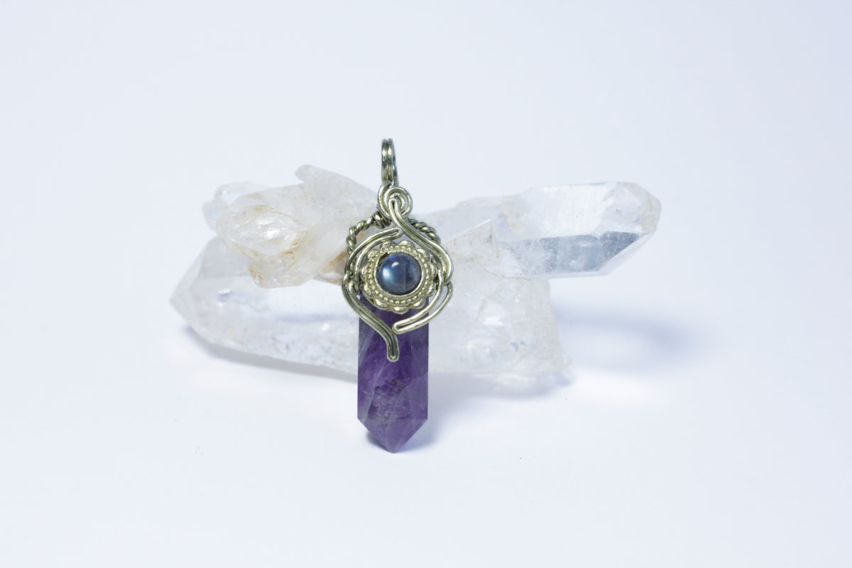 Inner fire -kivikärkiriipus by Natural vibrations jewelry